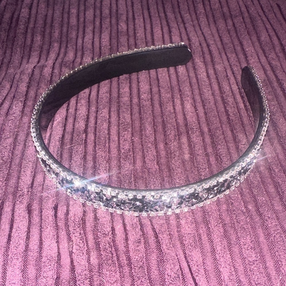 Elegant Black and Silver Headband - Picture 3 of 4